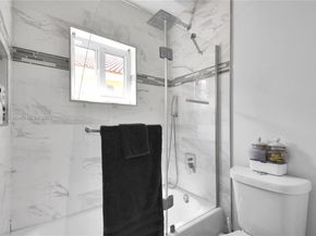 211 Cameron Ct, Weston FL 33326