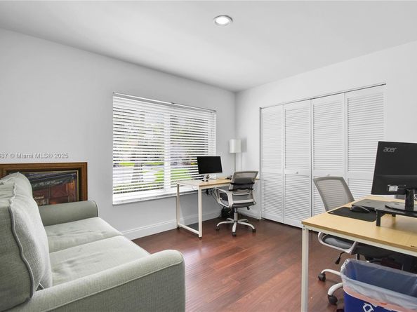 211 Cameron Ct, Weston FL 33326