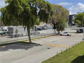 1990 NW 4th Ct 7, Miami FL 33136