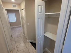 1990 NW 4th Ct 7, Miami FL 33136