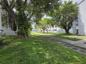 1990 NW 4th Ct 7, Miami FL 33136