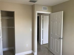 1990 NW 4th Ct 7, Miami FL 33136