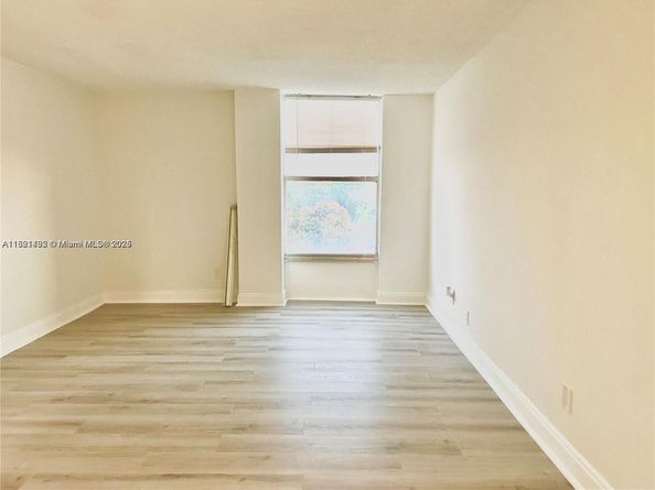 2020 NE 135th St 407, North Miami FL 33181