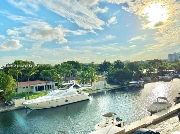2020 NE 135th St 407, North Miami FL 33181