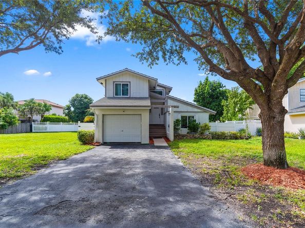 10560 La Placida Dr, Coral Springs FL 33065