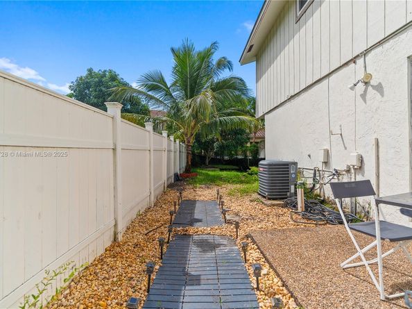 10560 La Placida Dr, Coral Springs FL 33065