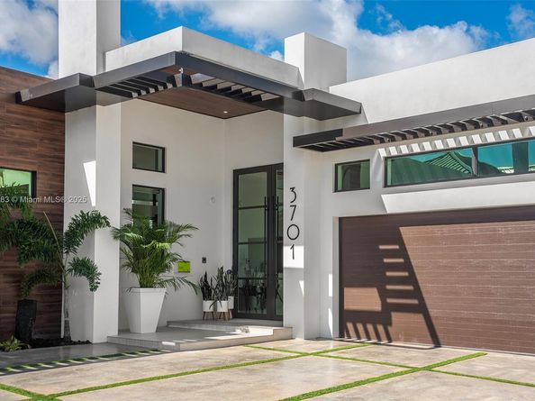 3701 NE 26th Ave, Lighthouse Point FL 33064