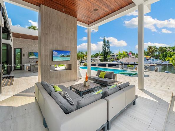 3701 NE 26th Ave, Lighthouse Point FL 33064