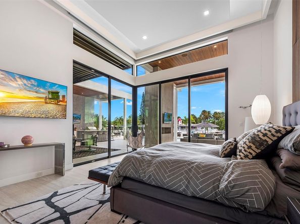 3701 NE 26th Ave, Lighthouse Point FL 33064