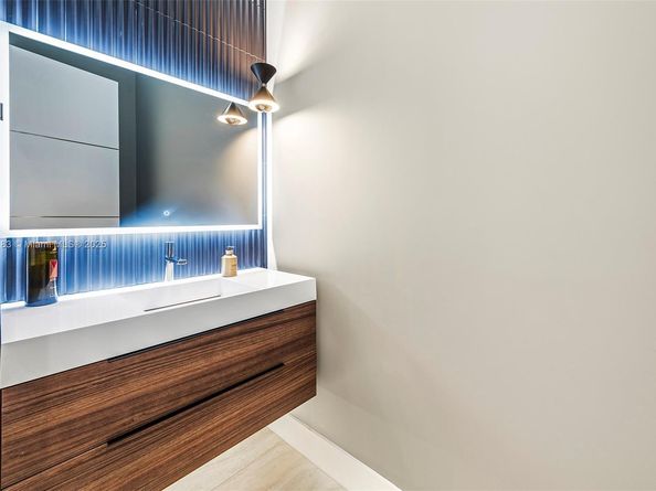 3701 NE 26th Ave, Lighthouse Point FL 33064