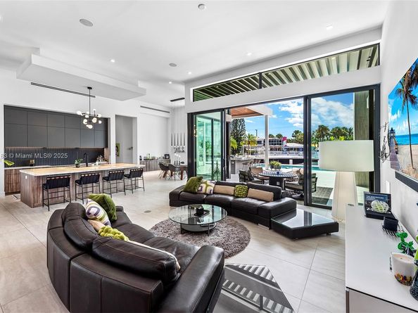 3701 NE 26th Ave, Lighthouse Point FL 33064