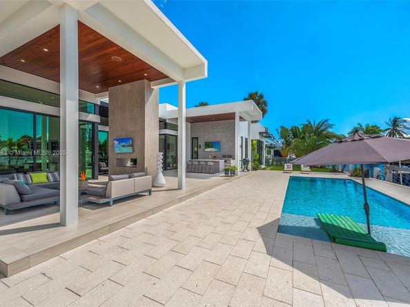 3701 NE 26th Ave, Lighthouse Point FL 33064