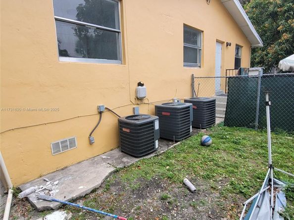 412 NW 59th St, Miami FL 33127