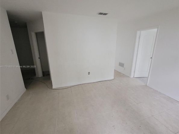 412 NW 59th St, Miami FL 33127