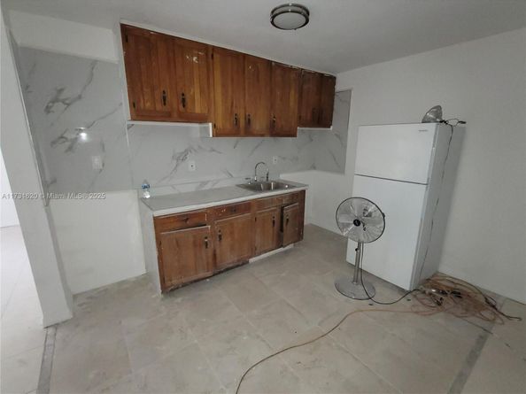 412 NW 59th St, Miami FL 33127