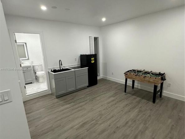 6830 NW 23rd Ter, Fort Lauderdale FL 33309