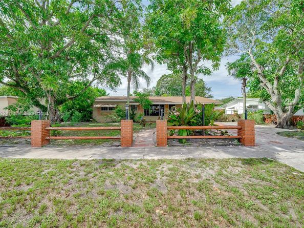7140 Fillmore St, Hollywood FL 33024