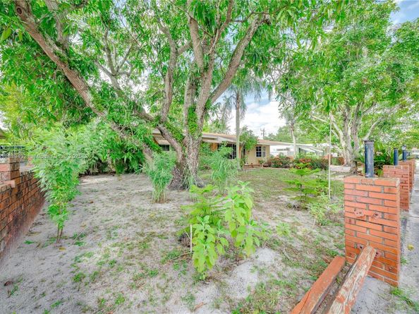 7140 Fillmore St, Hollywood FL 33024