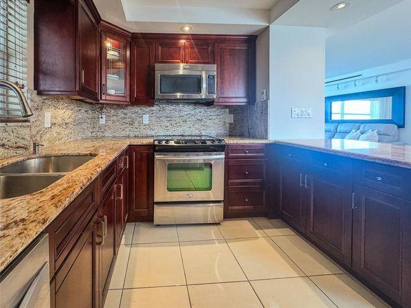 121 Golden Isles Dr 1107, Hallandale Beach FL 33009