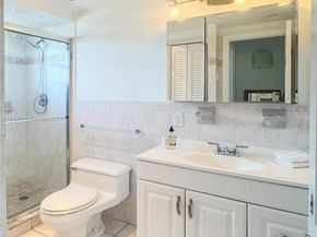 121 Golden Isles Dr 1107, Hallandale Beach FL 33009