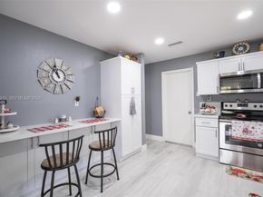 9400 NW 82nd St, Tamarac FL 33321