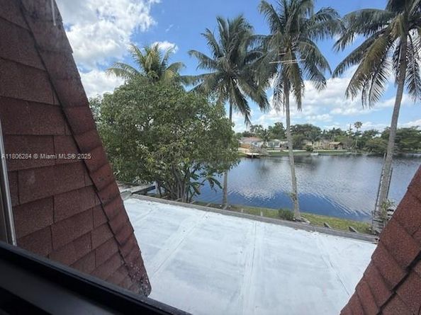 8992 Palm Tree Ln 8992, Pembroke Pines FL 33024