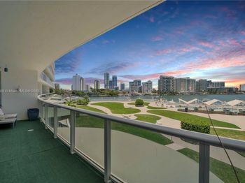 900 Bay Dr
