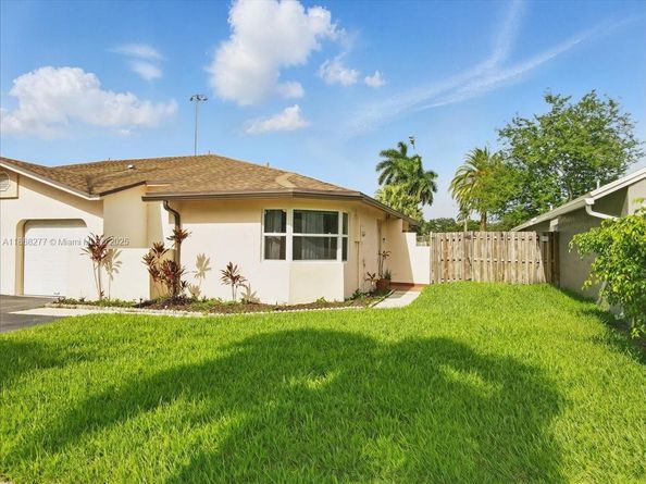 5874 SW 97th Ter, Cooper City FL 33328