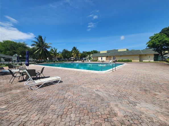 4135 NW 88th Ave 103, Coral Springs FL 33065