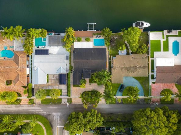 2105 Arch Creek Dr, North Miami FL 33181