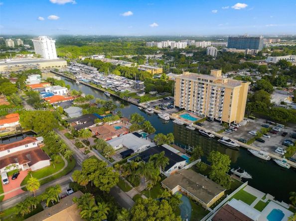 2105 Arch Creek Dr, North Miami FL 33181