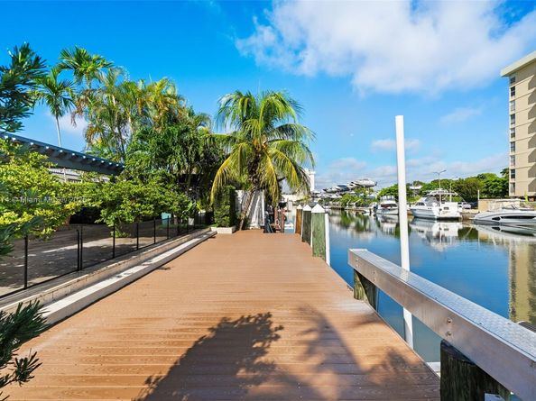 2105 Arch Creek Dr, North Miami FL 33181