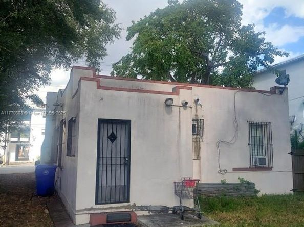 1922 SW 3rd St, Miami FL 33135