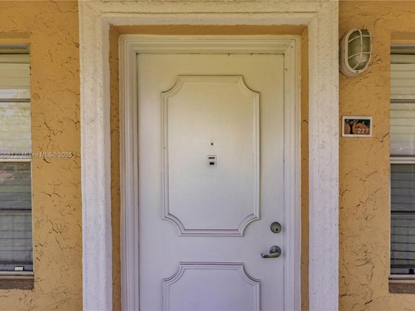5156 NE 6th Ave 227, Oakland Park FL 33334