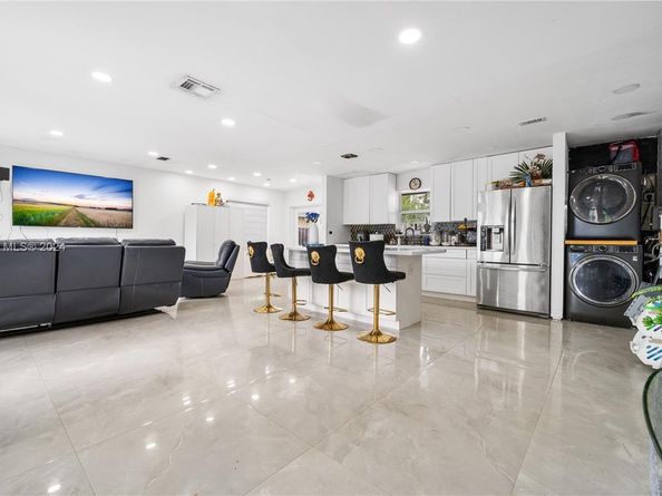 6447 Custer St, Hollywood FL 33024