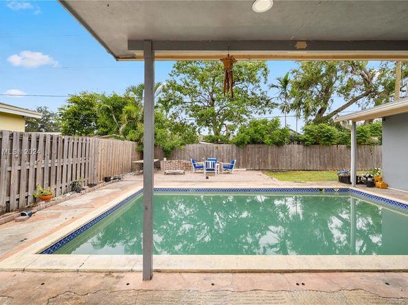 6447 Custer St, Hollywood FL 33024