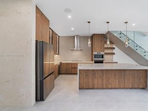 2610 SW 17th St, Miami FL 33145