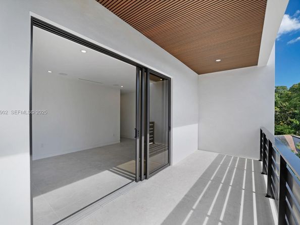 2610 SW 17th St, Miami FL 33145