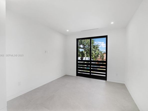 2610 SW 17th St, Miami FL 33145