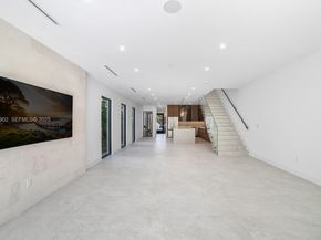 2610 SW 17th St, Miami FL 33145