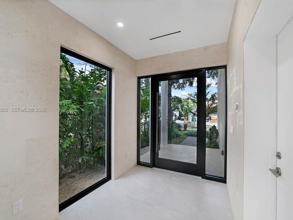 2610 SW 17th St, Miami FL 33145