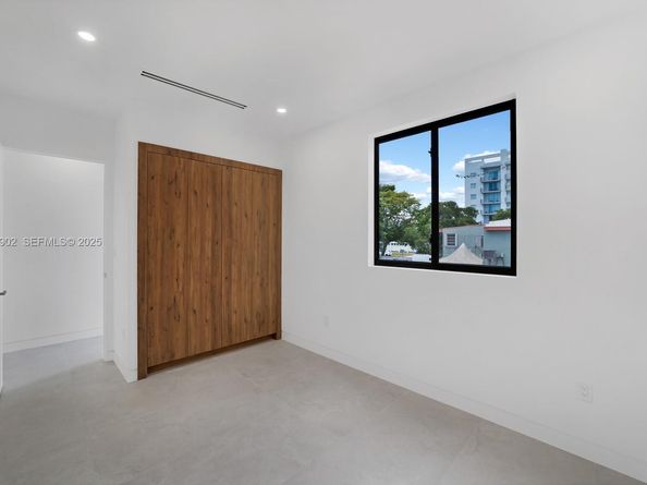 2610 SW 17th St, Miami FL 33145