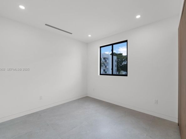 2610 SW 17th St, Miami FL 33145