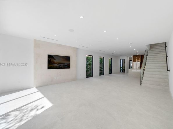 2610 SW 17th St, Miami FL 33145