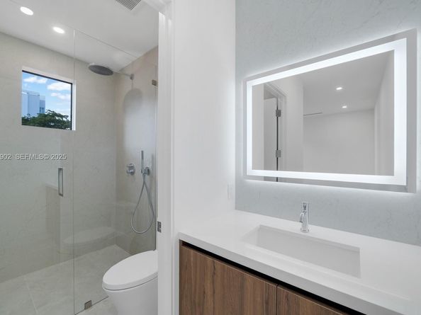 2610 SW 17th St, Miami FL 33145