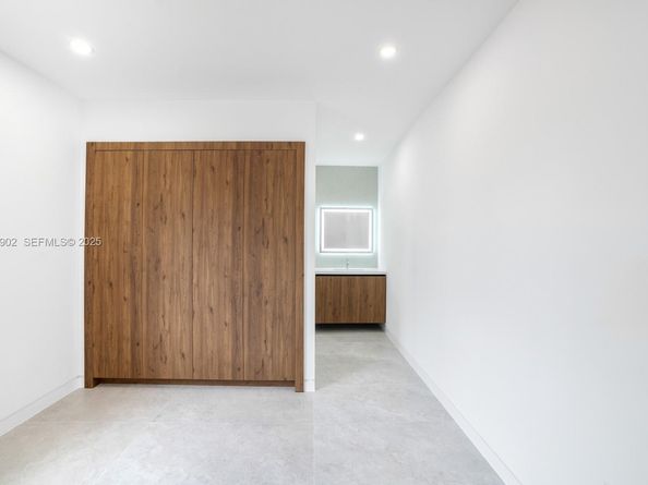 2610 SW 17th St, Miami FL 33145