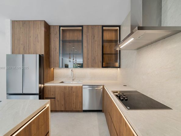 2610 SW 17th St, Miami FL 33145