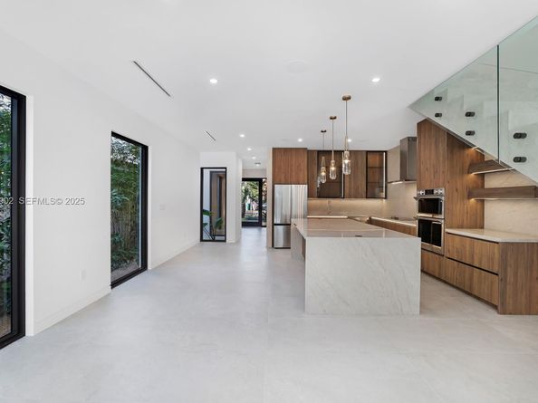 2610 SW 17th St, Miami FL 33145