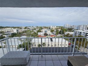 6900 Bay Dr 8J, Miami Beach FL 33141