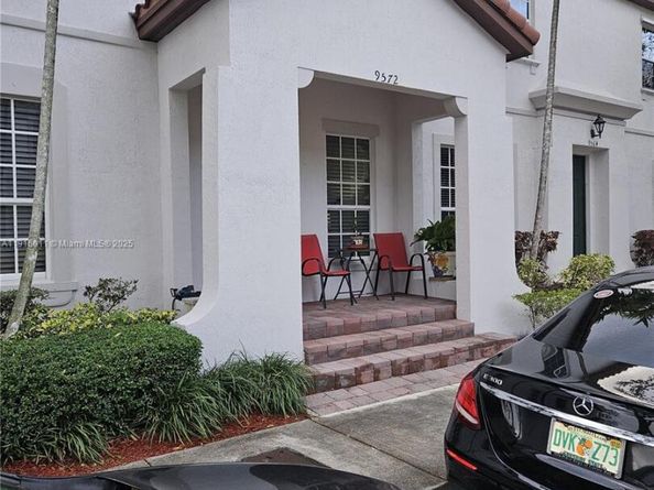 9572 SW 169th Pl, Miami FL 33196